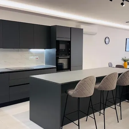 Апартаменты Luxury 2br In Qawra Сент-Полс-Бей
